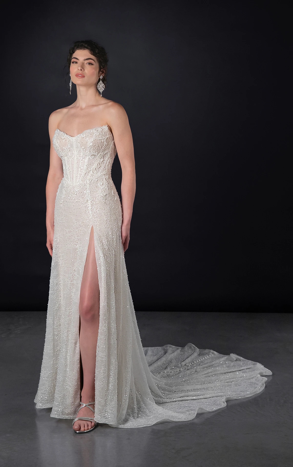 Gyöngyös menyasszonyi ruha