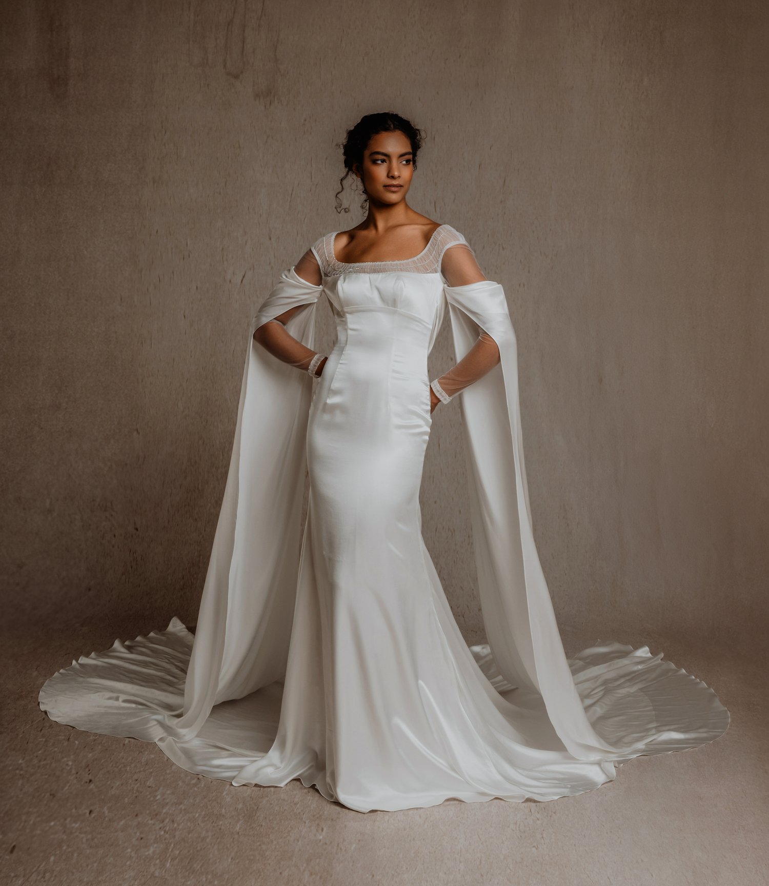 Menyasszonyi ruha köpennyel