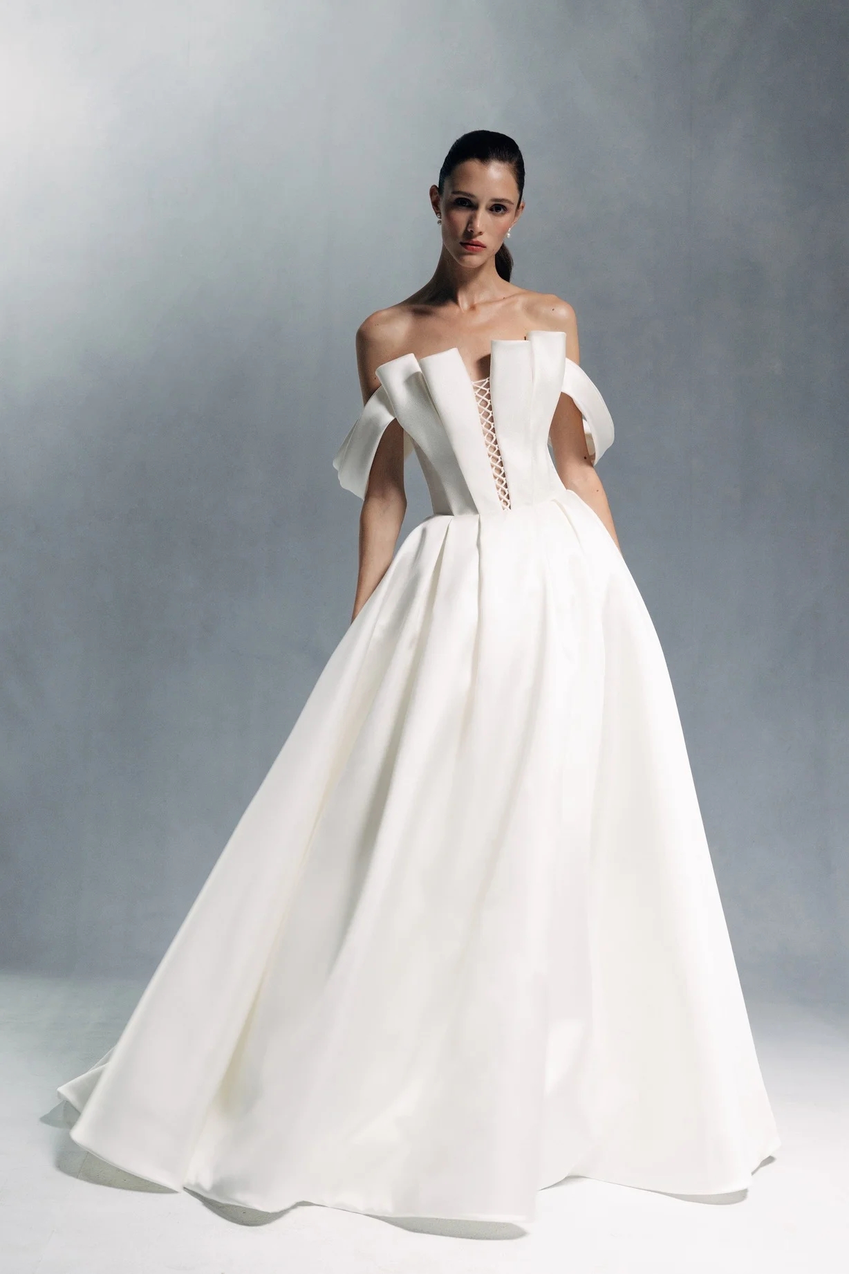 Fűzős menyasszonyi ruha