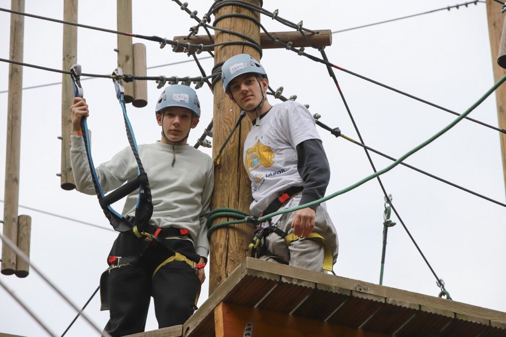 „Éppen gyászoltuk az egészséges életet, amikor a Bátor Táborba kerültünk”
