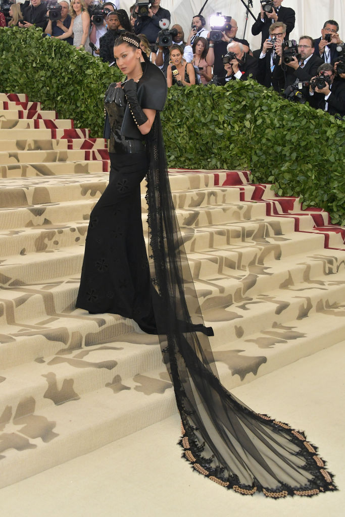 Bella Hadid a 2018-as Met-gálán