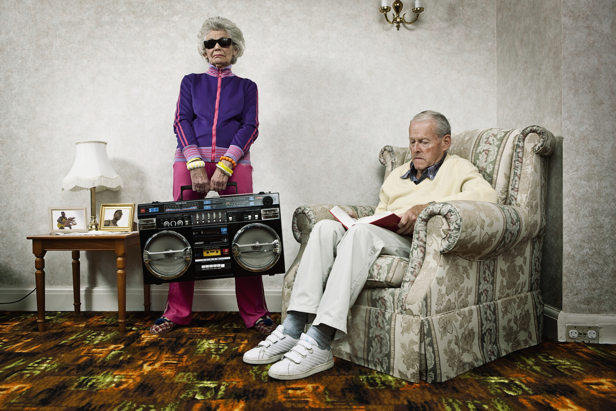 egy idős házaspár retró stílusban