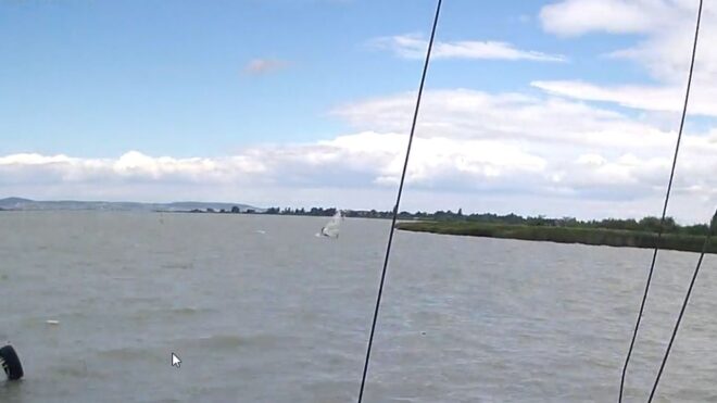 Kegyetlen széllökések vannak a Balatonnál, de páran ennek is örülnek