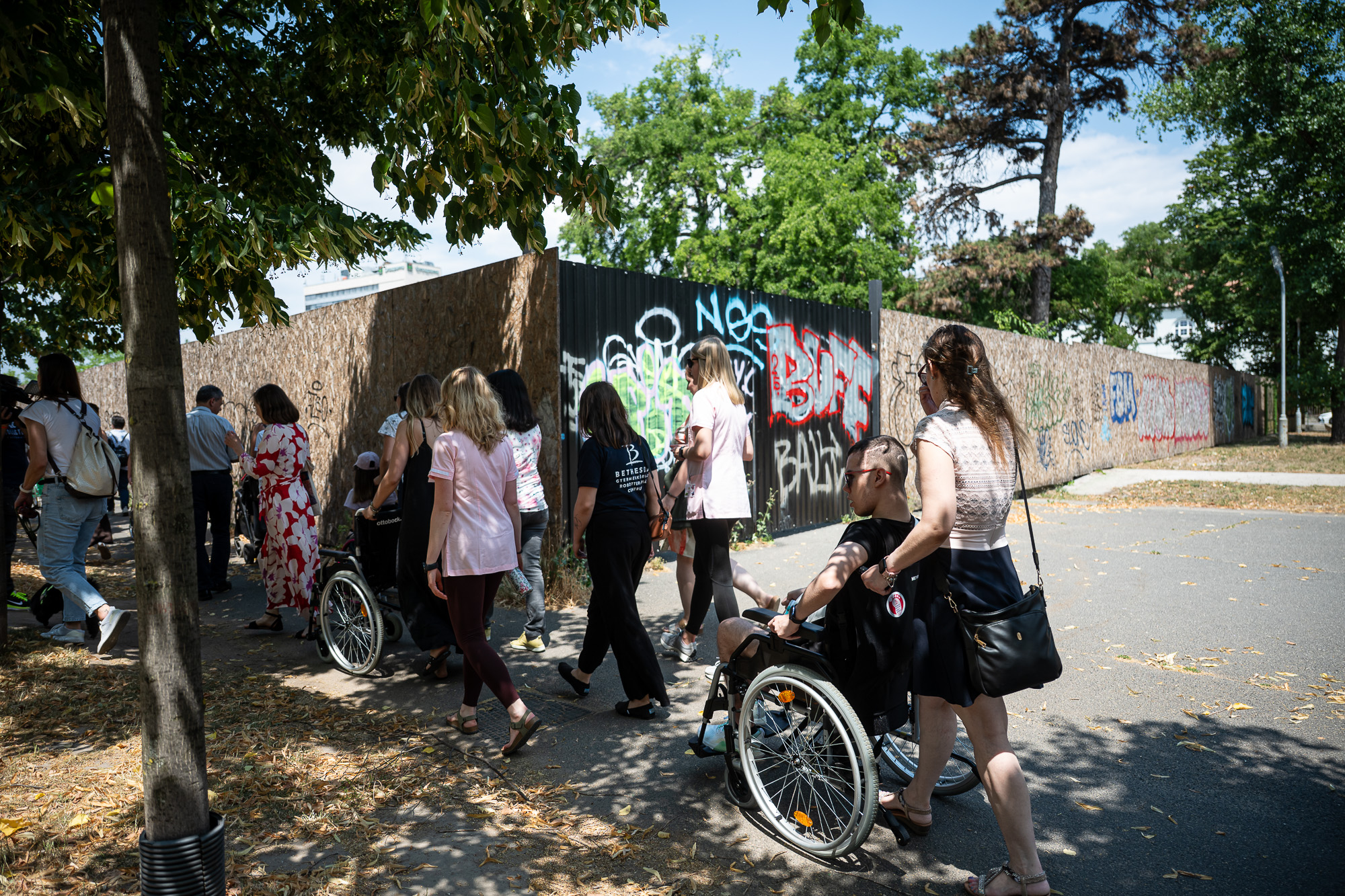 Séta a Bethesda Kórház két épülete közt