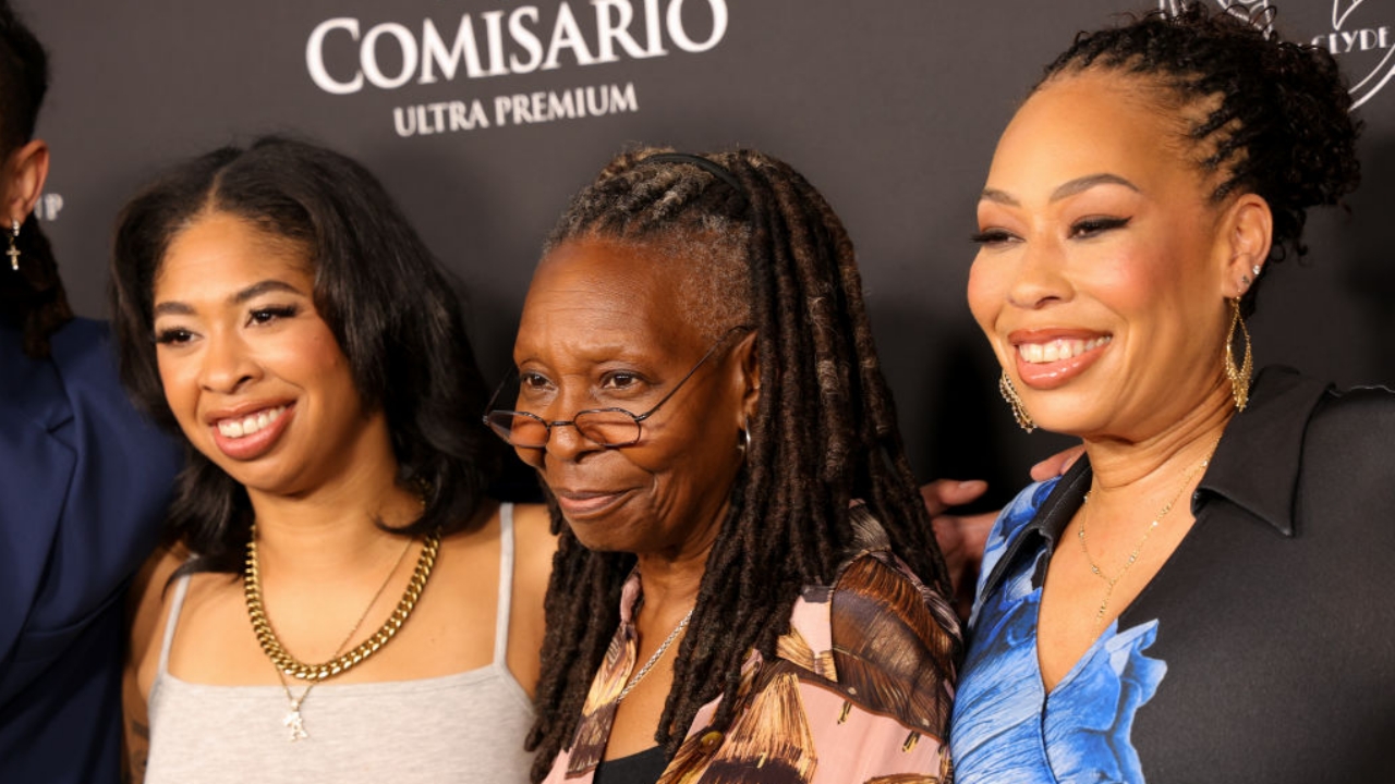 Amarah Dean, Whoopi Goldberg és Alex Martin Dean másolat