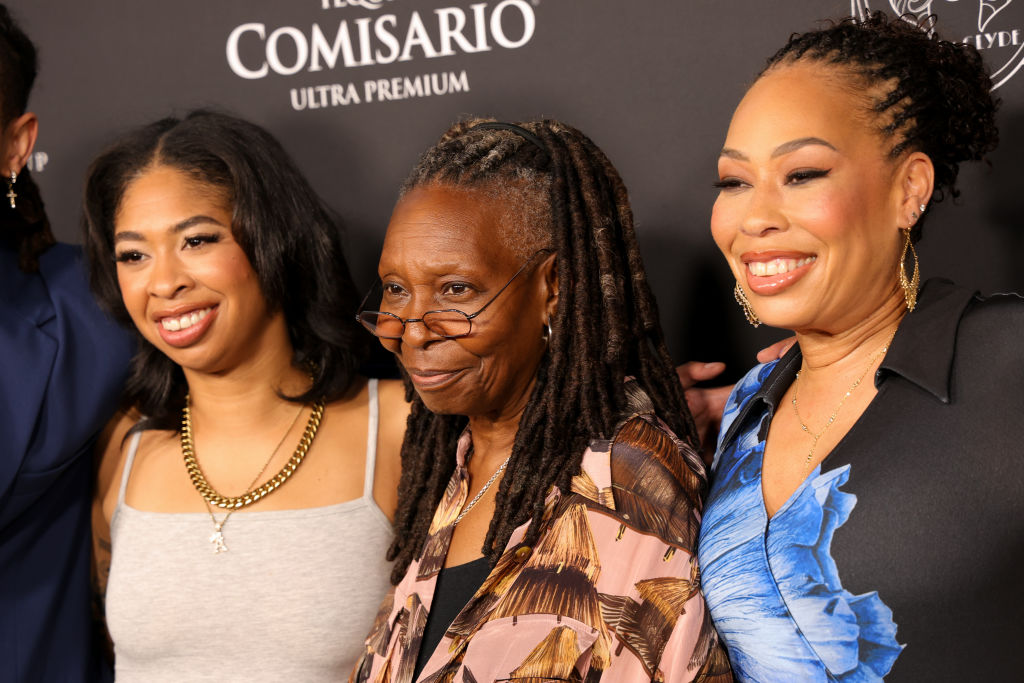 Amarah Dean, Whoopi Goldberg és Alex Martin Dean