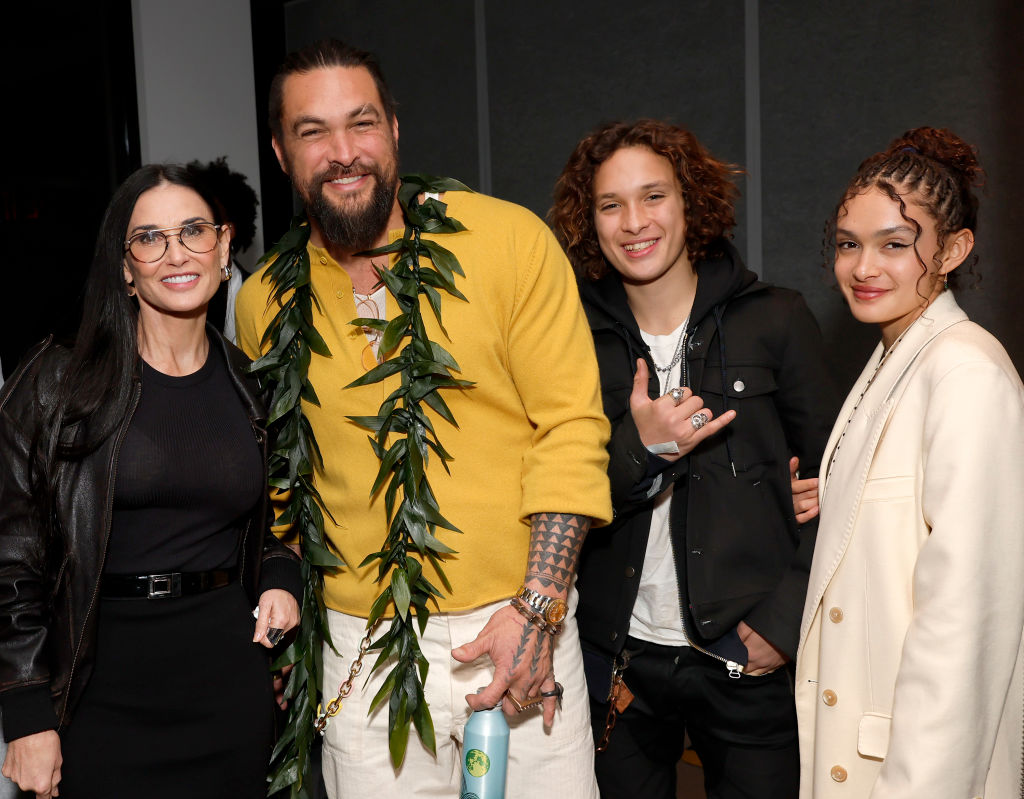 Jason Momoa ritkán látott gyerekeivel vonult a vörös szőnyegen - galéria