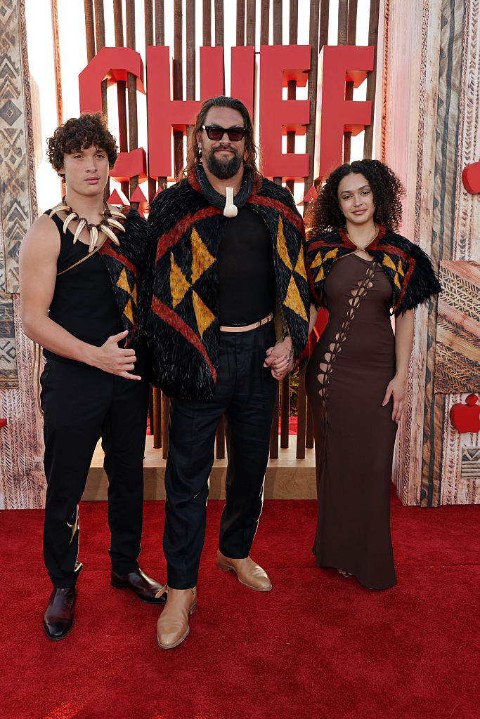 Jason Momoa ritkán látott gyerekeivel vonult a vörös szőnyegen - galéria