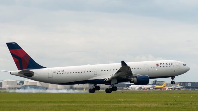Ügynökök rohanták le a pilótafülkét – letartóztatták a Delta másodpilótáját