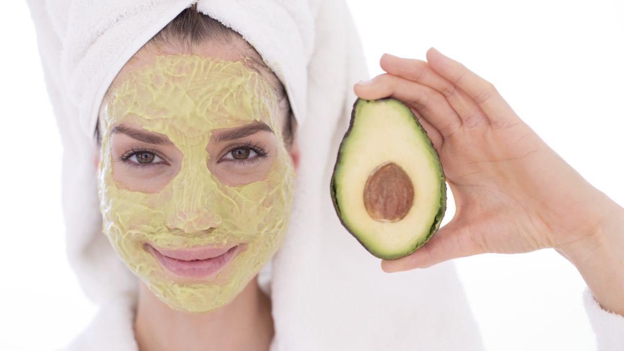 Arcpakolás avokádóval