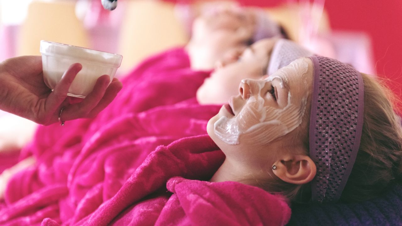 Arcpakolás joghurttal