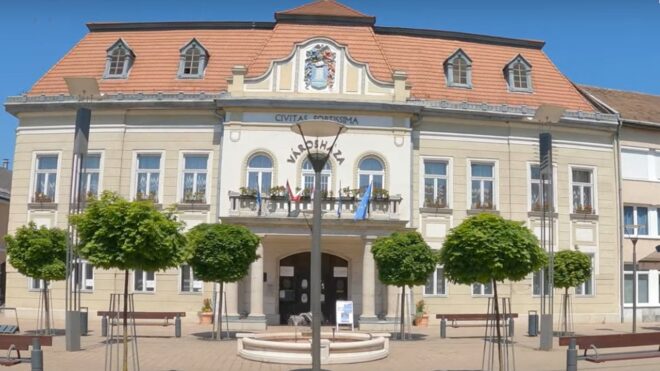 Ingyen lakás vár ebben a történelmi magyar városban – Budapesttől sincs túl messze