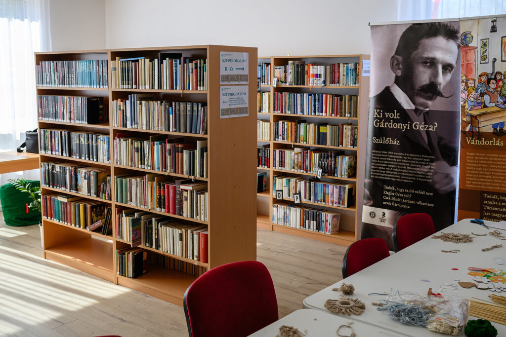 Ságvári könyvtár