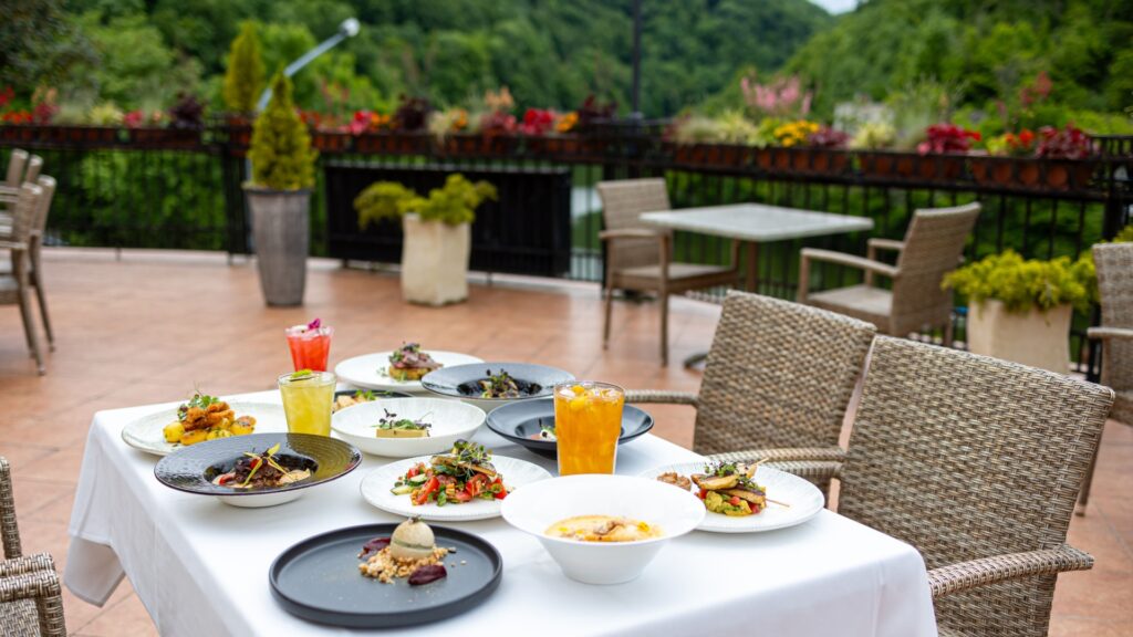 A Lillafüredi palotaszálló terasza