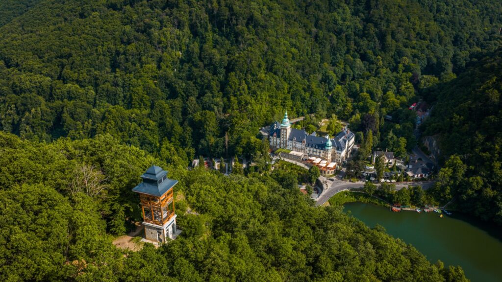 A Lillafüredi Palotaszálló madártávlatból