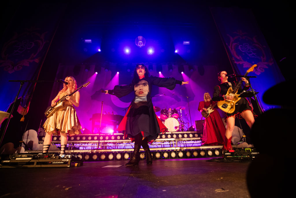 The Last Dinner Party a színpadon