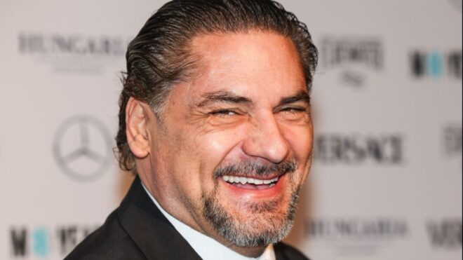 Sejtelmes fotót osztott meg Árpa Attila