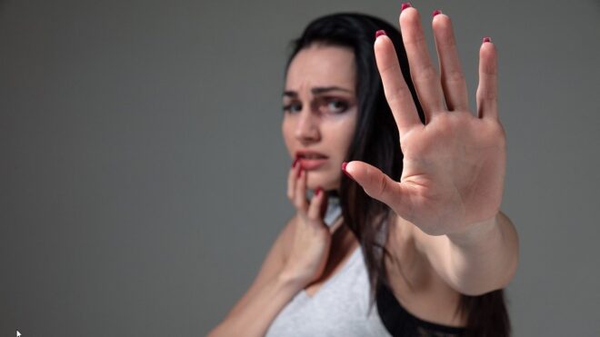 „Meg akarlak ölni” - hónapokig terrorizálta volt barátnőjét egy férfi    