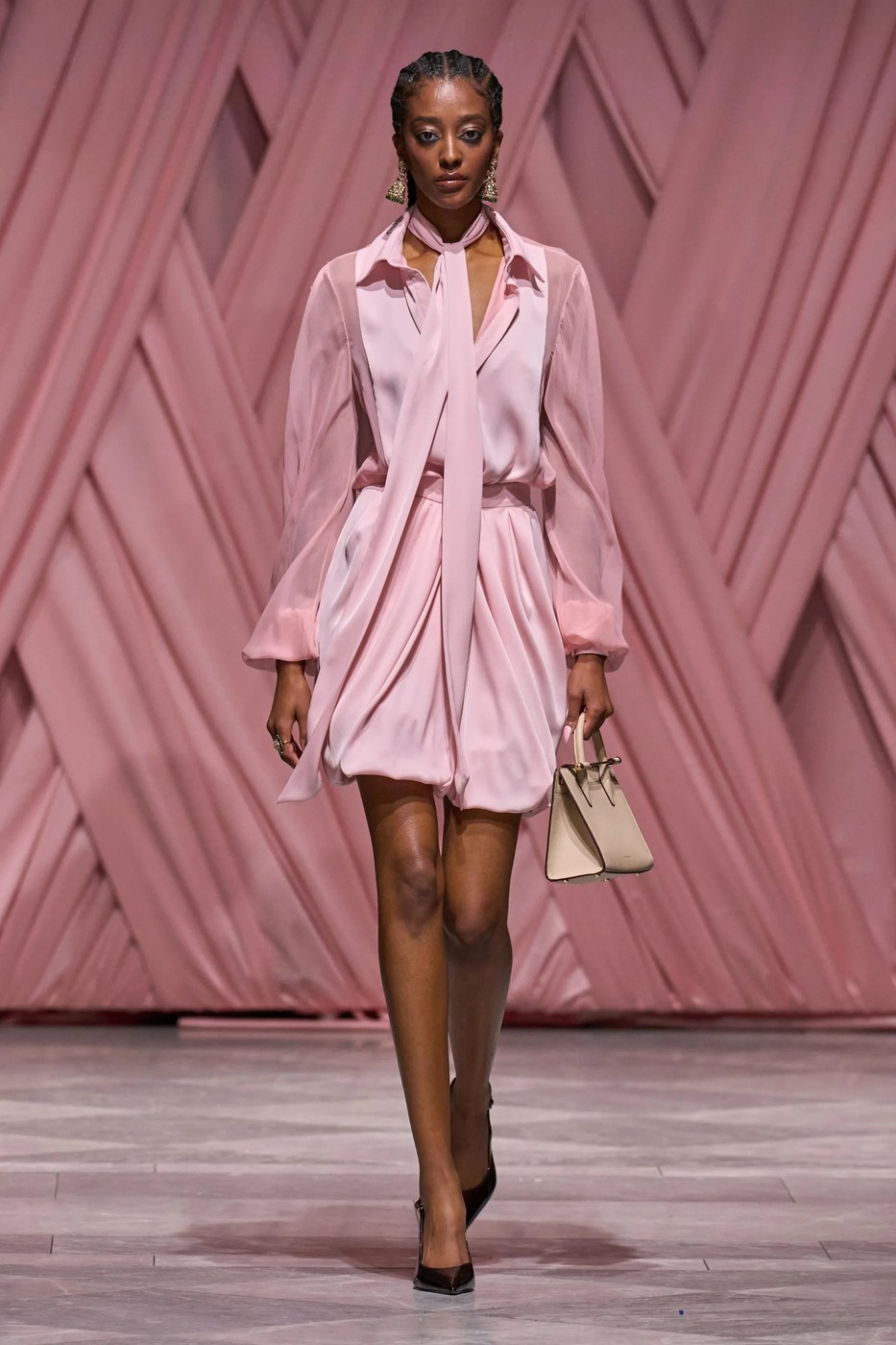 Bibhu Mohapatra 2026 tavaszi-nyári divatbemutató egyik modellje