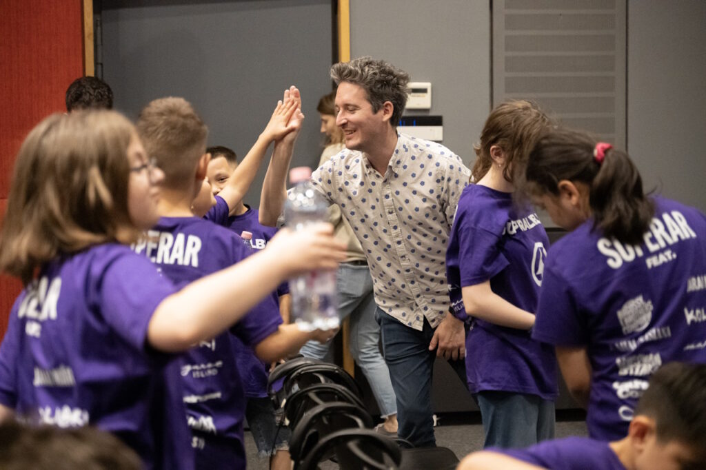 Már hallható a Réteken, Járai Márk és Bereményi Géza és a Superar Gyermekkórus közös dala