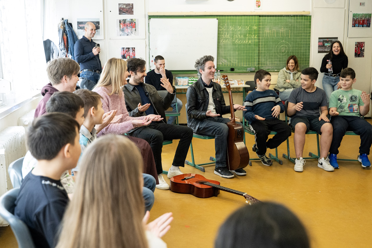 Már hallható a Réteken, Járai Márk és Bereményi Géza és a Superar Gyermekkórus közös dala
