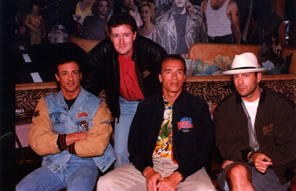 Piers Morgan újságszerkesztő Sylvester Stallonéval, Arnold Schwarzeneggerrel és Bruce Willisszel