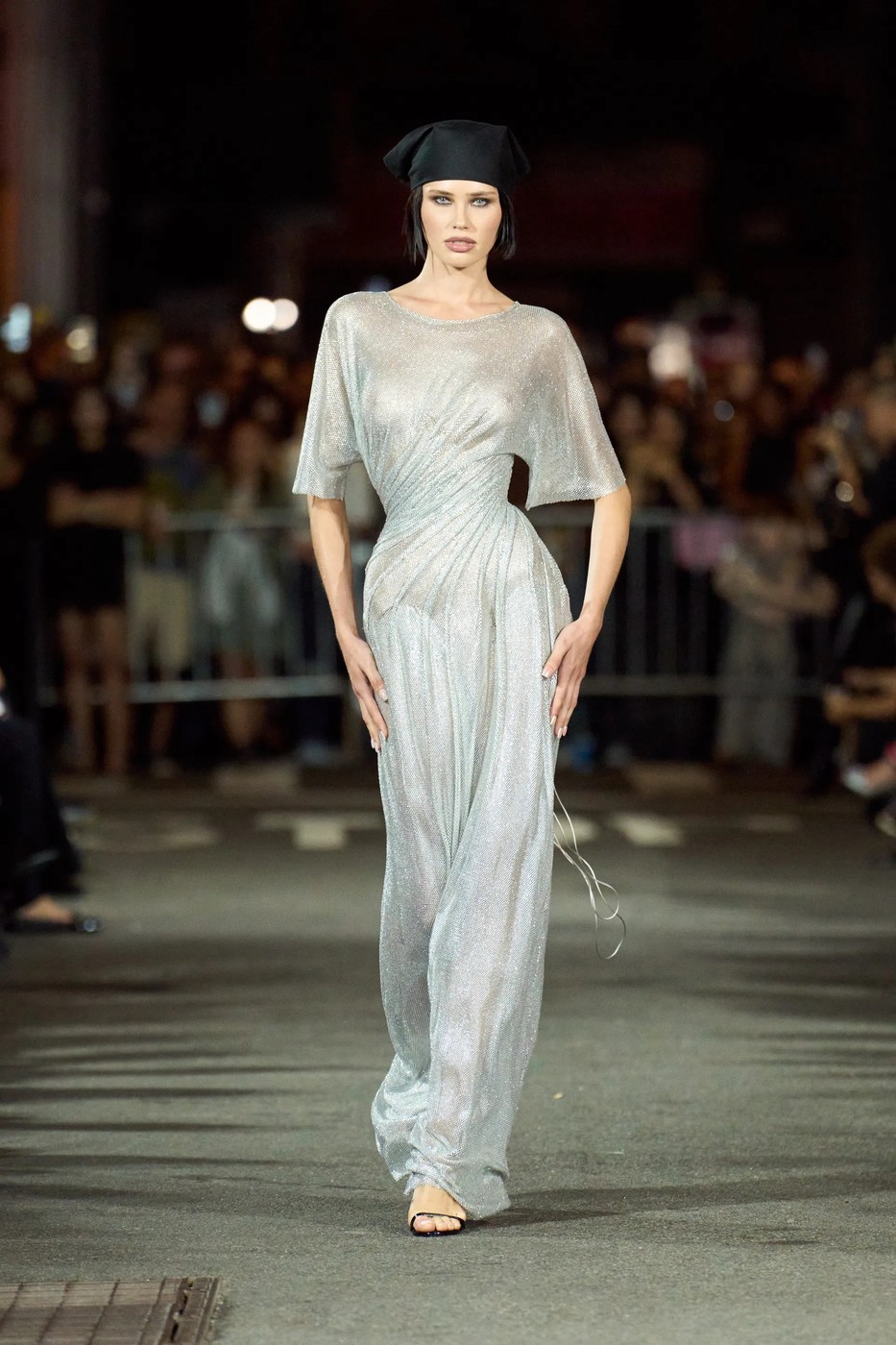 Christian Cowan 2026 tavaszi-nyári divatbemutató egyik modellje