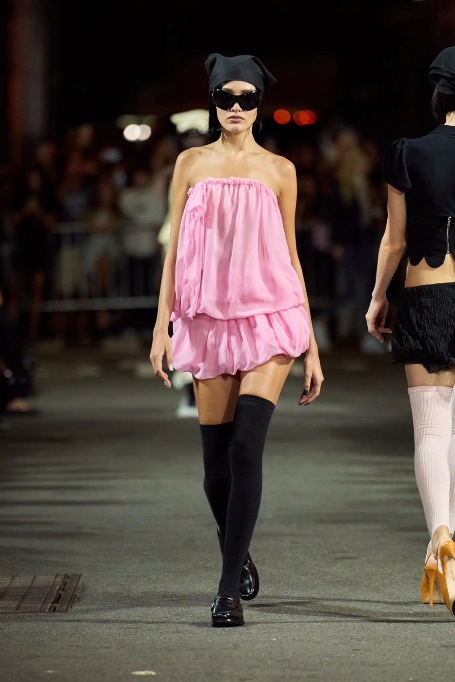 Christian Cowan 2026 tavaszi-nyári divatbemutató egyik modellje