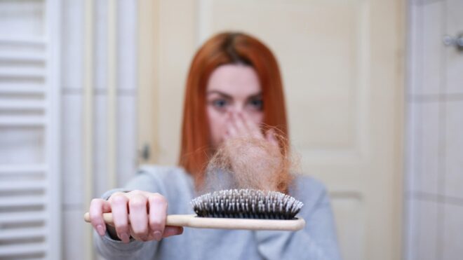 Őszi hajhullás ellen: ez a két innivaló jót tesz a hajadnak