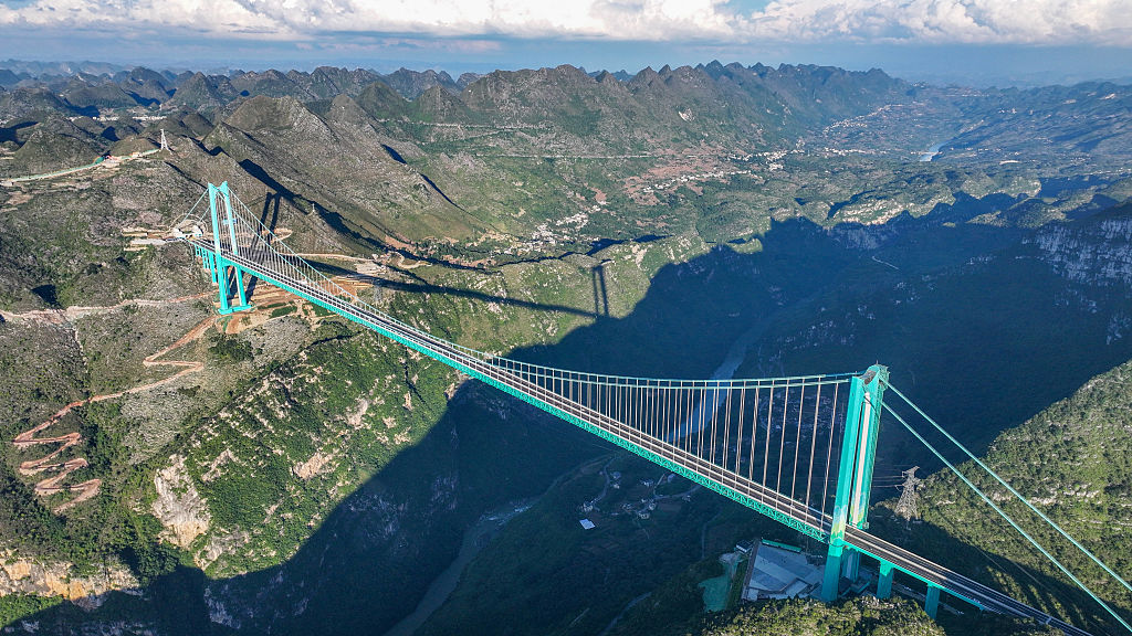 Huajiang Grand Canyon Bridge, Getty Images