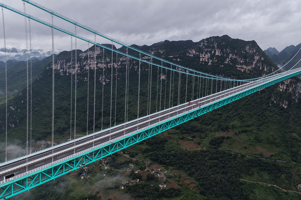 Huajiang Grand Canyon Bridge, Getty Images
