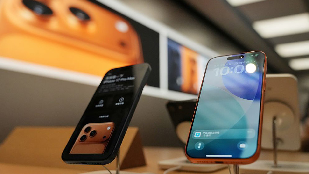 iPhone 17 - fotó: Jiao Xiaoxiang/VCG via Getty Images)