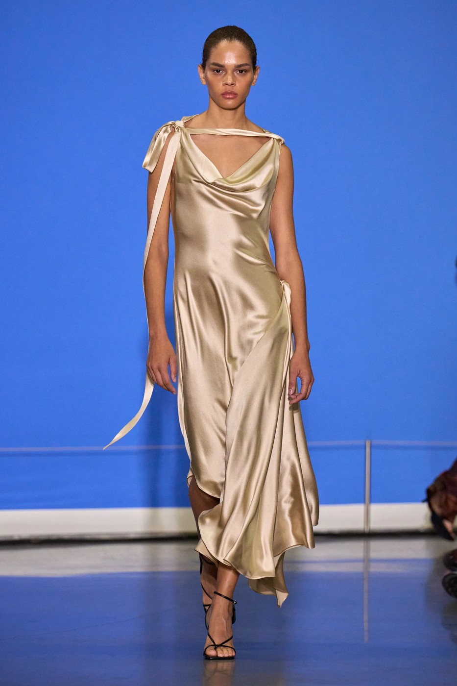 Monse 2026 tavaszi-nyári divatbemutató egyik modellje