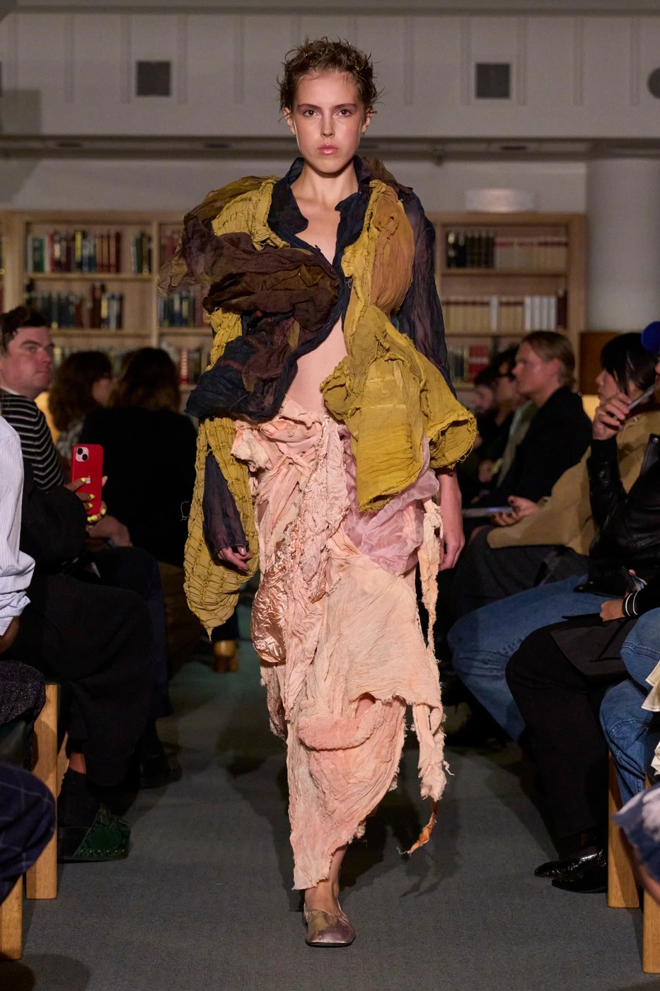 Paolo Carzana 2026 tavaszi-nyári divatbemutató egyik modellje