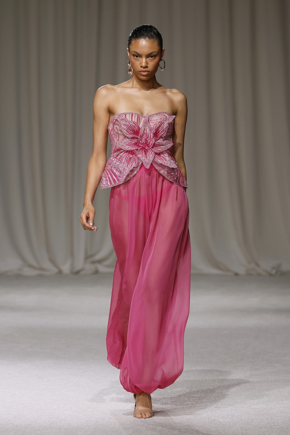 Patbo 2026 tavaszi-nyári divatbemutató egyik modellje