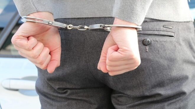 Ötmillió forintot kap, aki bizonyítani tudja, kik a Szőlő utcai pedofil botrányban érintett politikusok