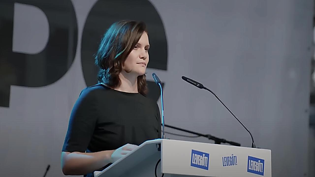 Pottyondy Edina a Hősök terén