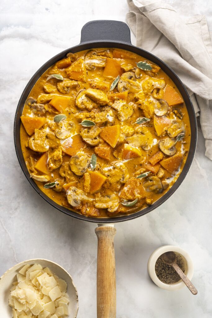 Sütőtökös-gombás-tejszínes csirkeragu