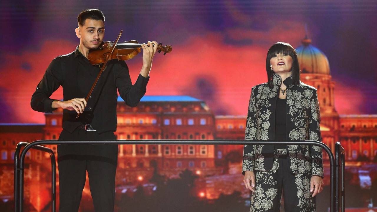 Szandi a Sztárban Sztár - All Stars legutóbbi adásában, mint Oláh Ibolya