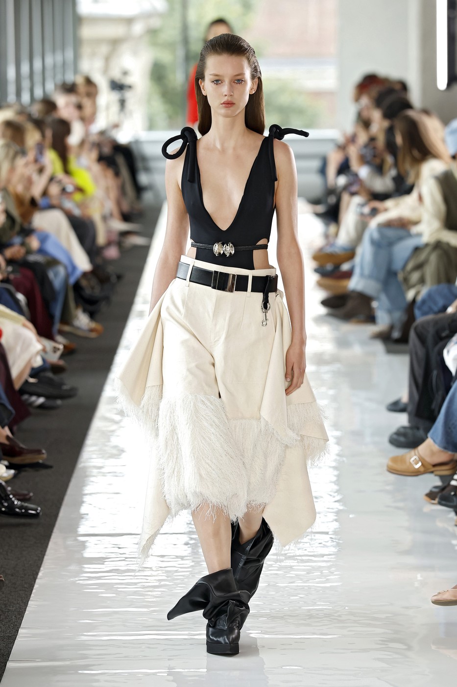 Toga2026 tavaszi-nyári divatbemutató egyik modellje