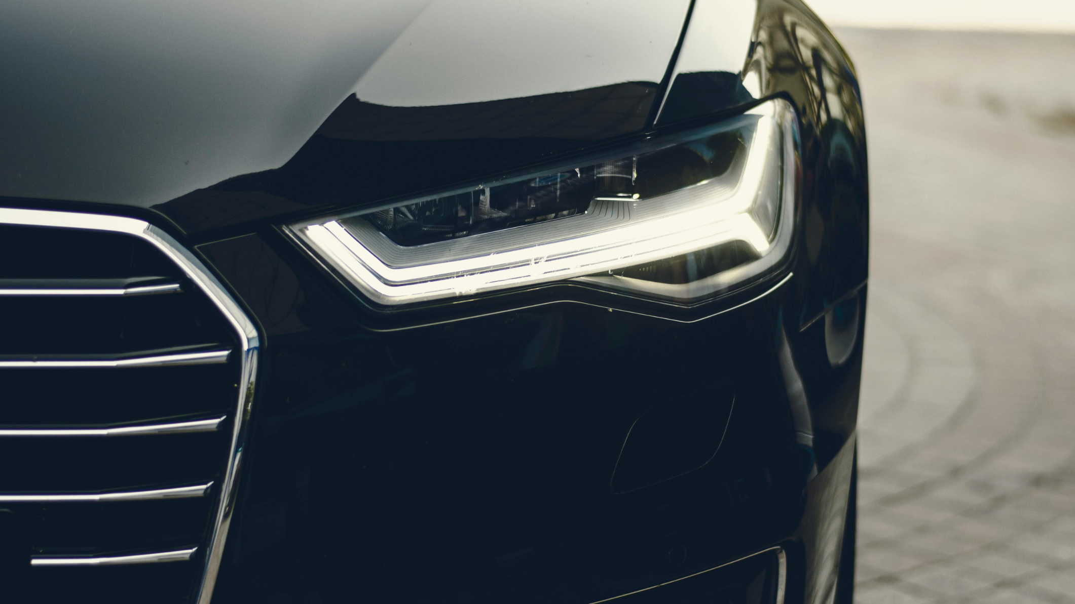 Januártól változnak a szabályok: ezeket kell magunknál tartani az autóban, ha külföldön autózunk