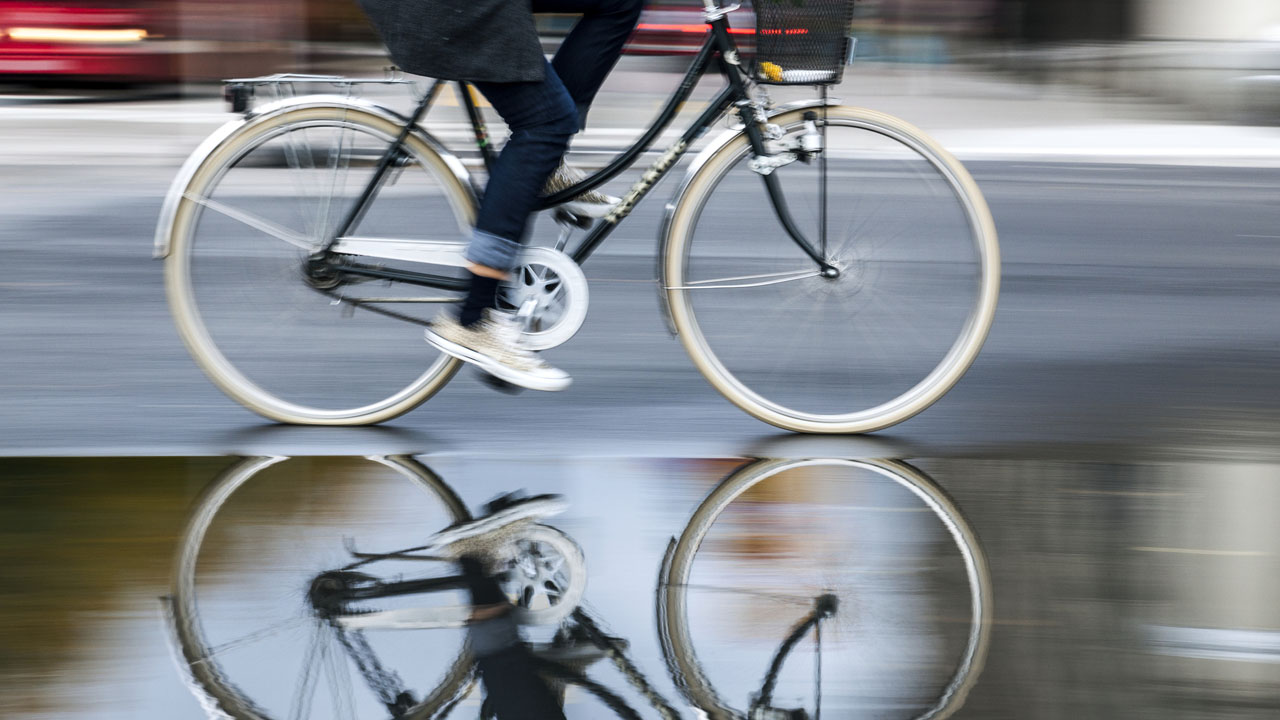 A bicikli és a roller használatát is jogosítványhoz kötnék Romániában