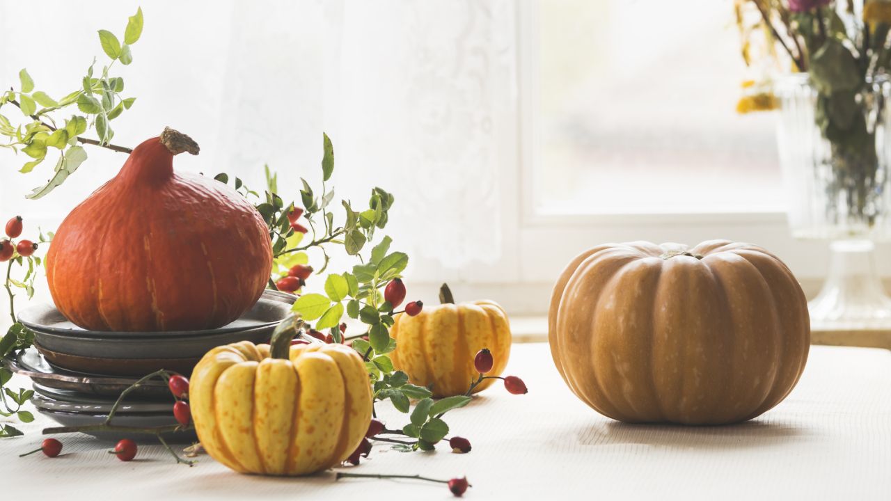 Dísztök dekoráció asztalon