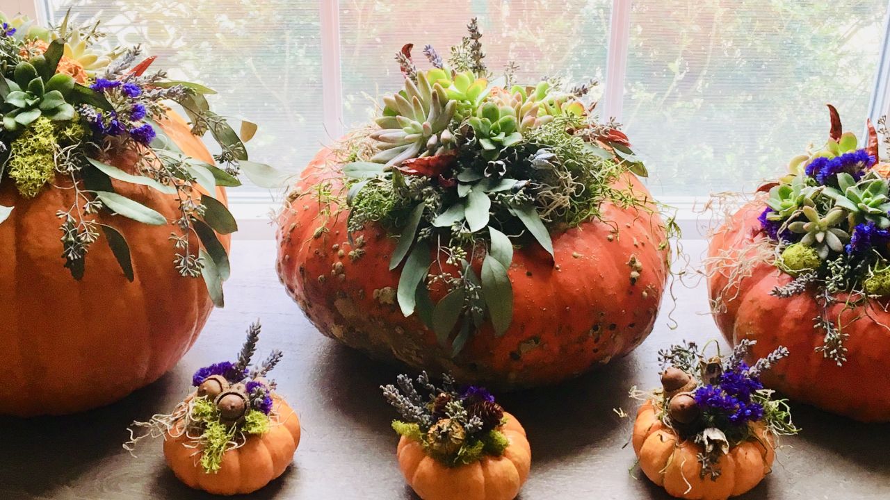 Dísztök dekoráció virágokkal