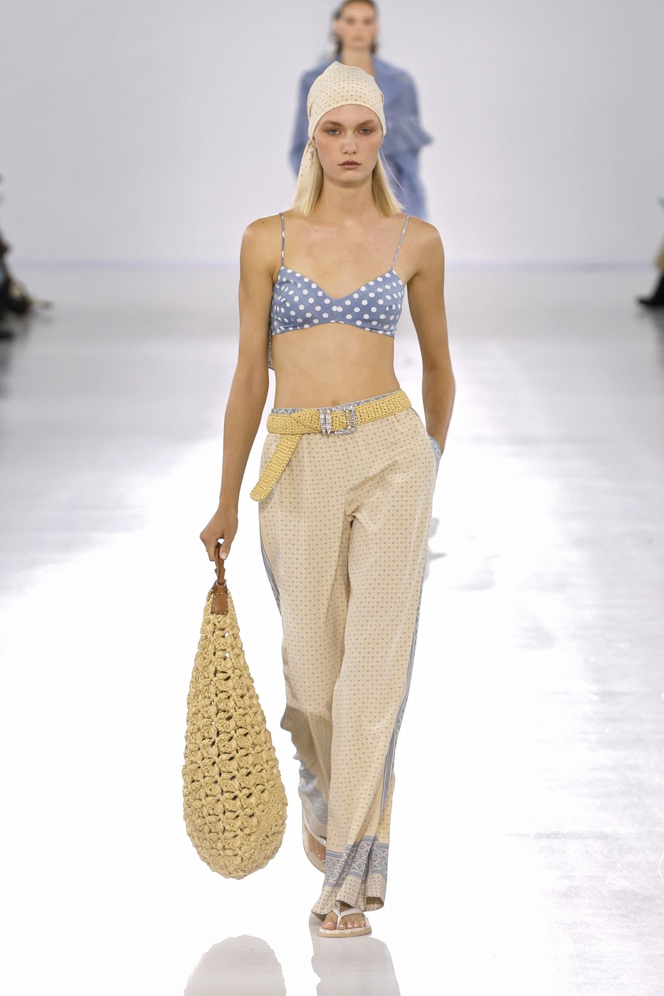 Ermanno Scervino 2026 tavaszi-nyári kollekció egyik modellje a kifutón