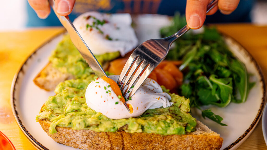 Piritós avokádóval és főtt tojással