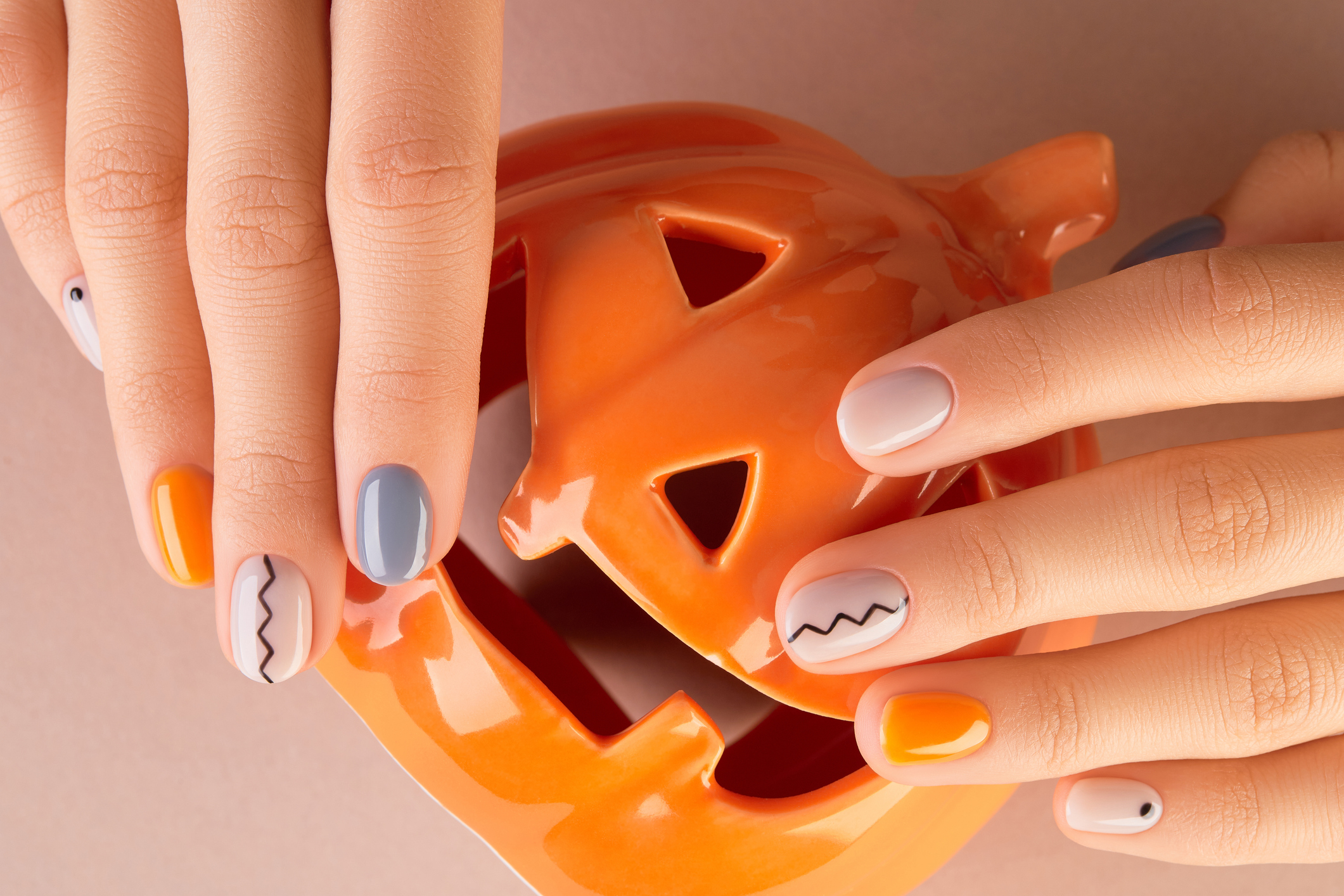 Elegáns halloween köröm