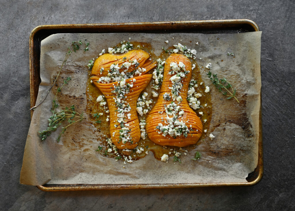 Hasselback sütőtök márványsajttal