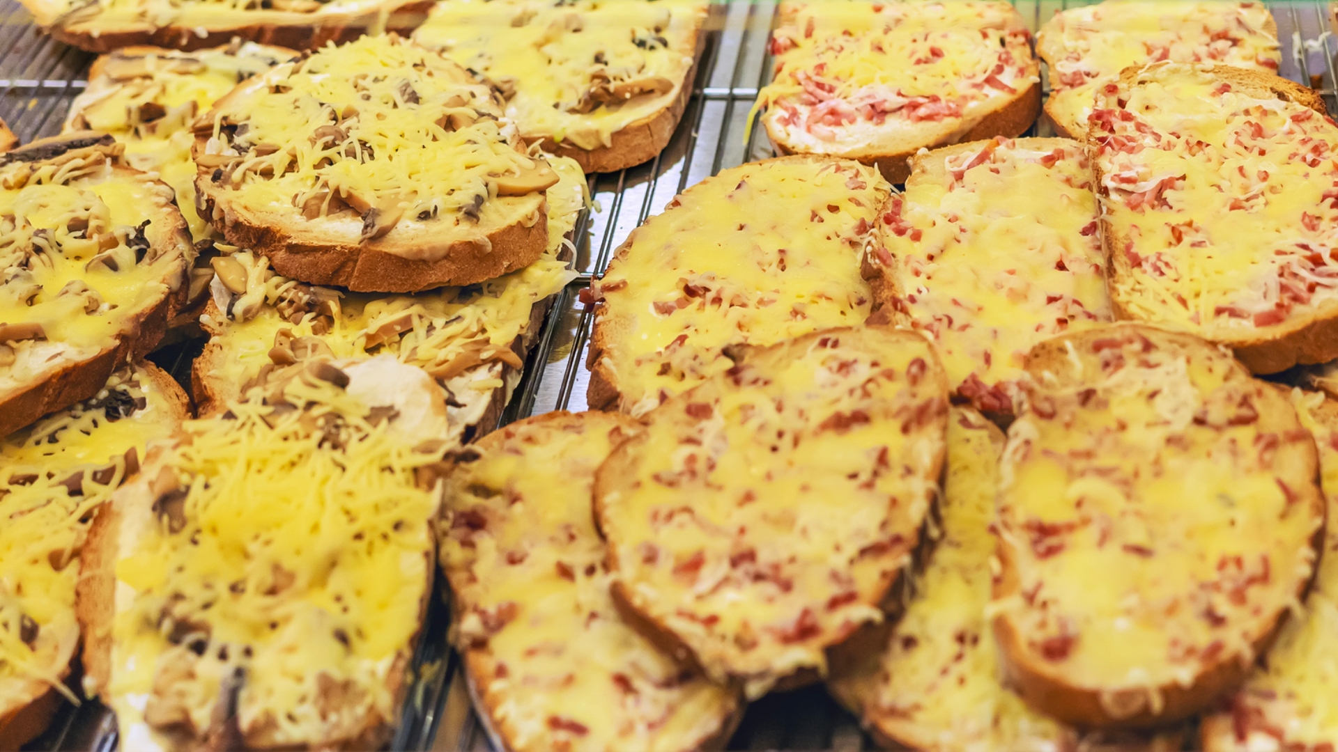 Világbajnok házi melegszendvics receptek: a retró, a provanszi és a legjobb gombás melegszendvicskrémek