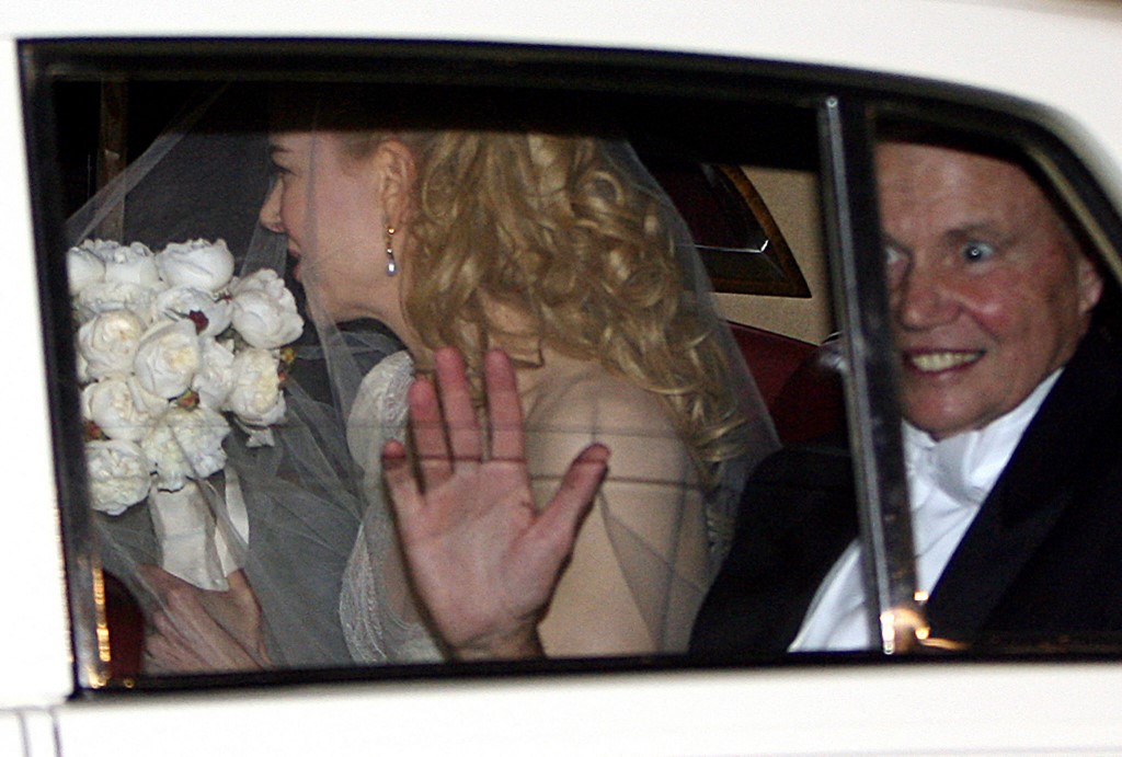 Nicole Kidman és édesapja egy autóban